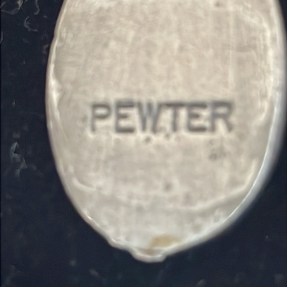 Vintage pewter lady bust pendant - Picture 4 of 4